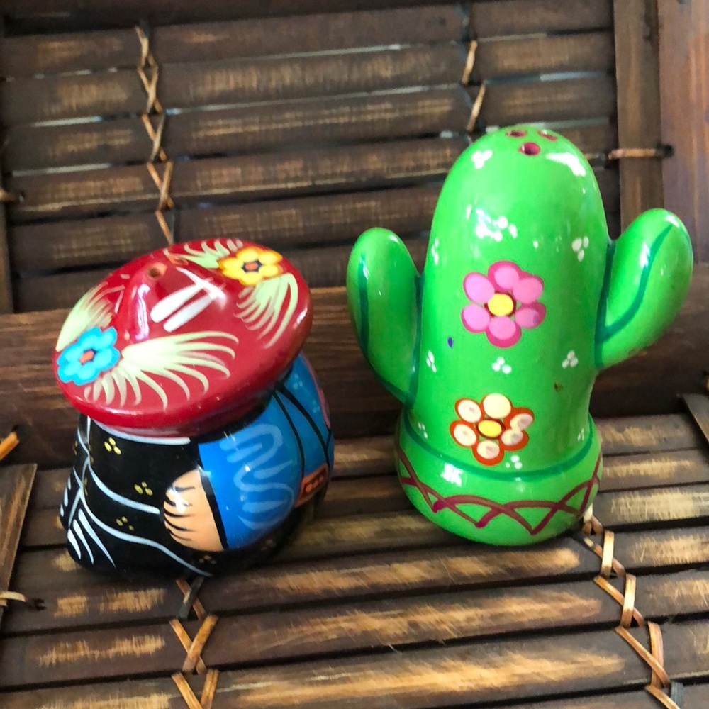 2for$20🟠Hand-Painted Cactus & Sombrero Salt & Pepper Shakers -
